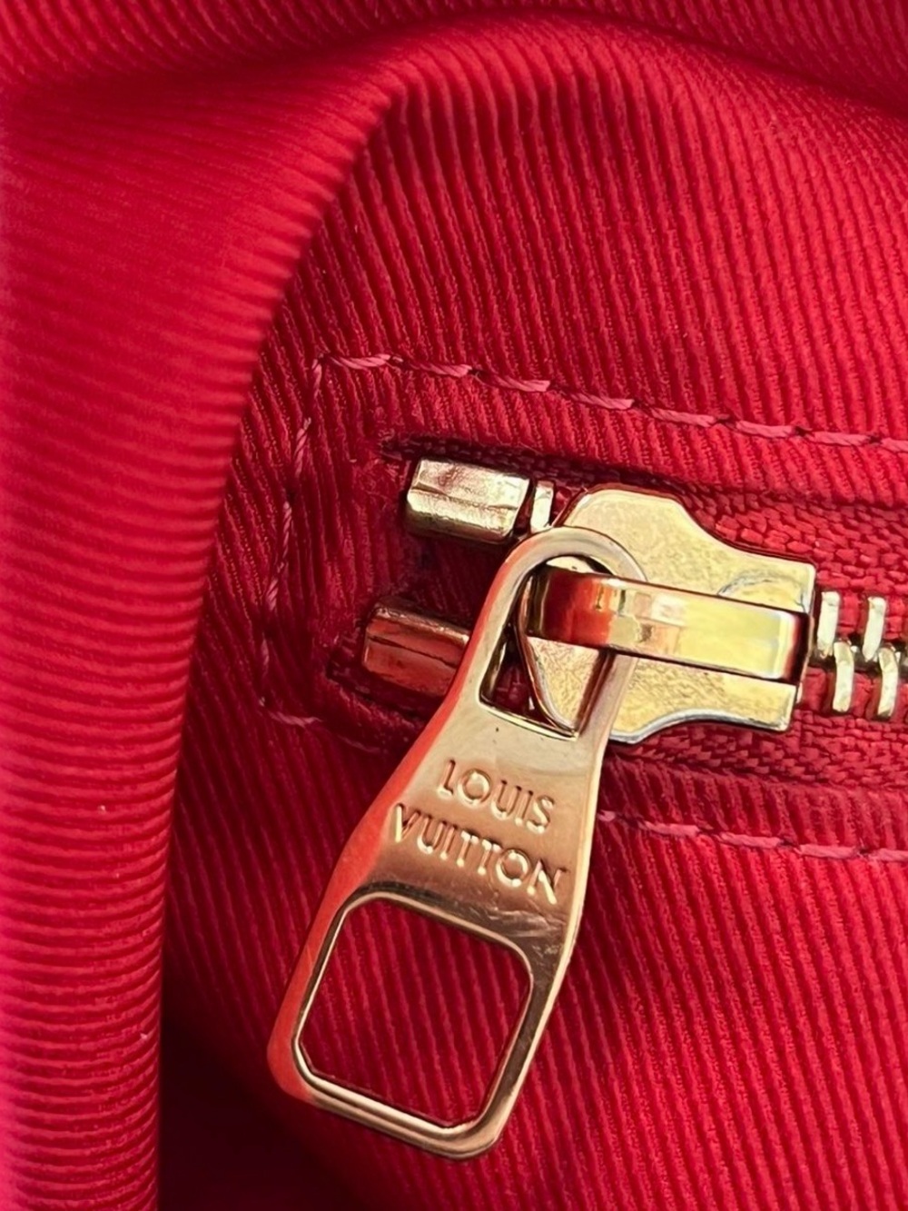 Louis Vuitton Damier Ebene Shoulder Bag with Red Interior - Picture 7 of 8